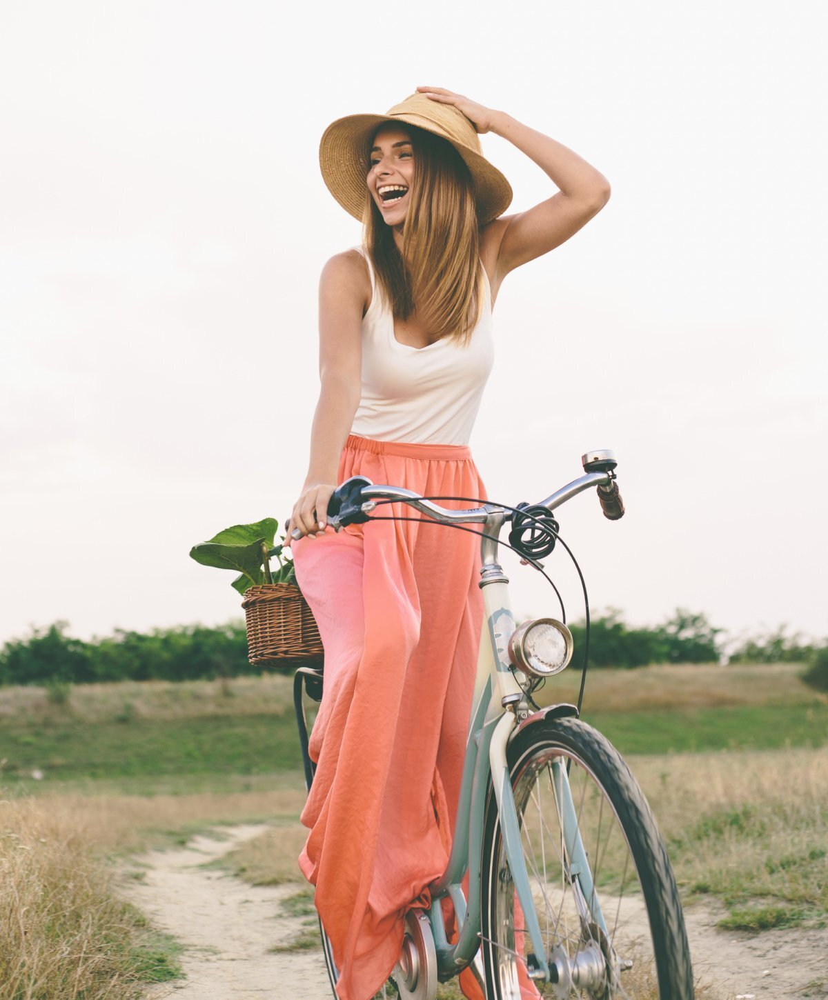 Avéli cellulite treatment patient model riding a bike