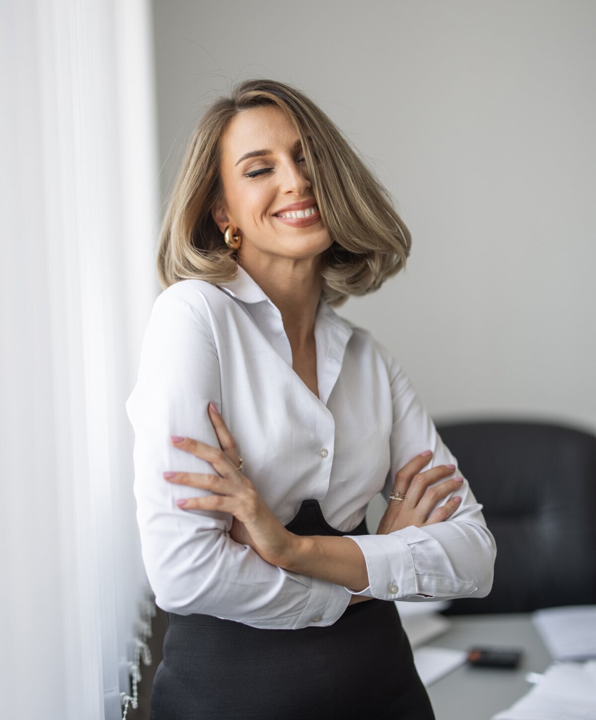 alma ted hair restoration patient model crossing her arms and smiling